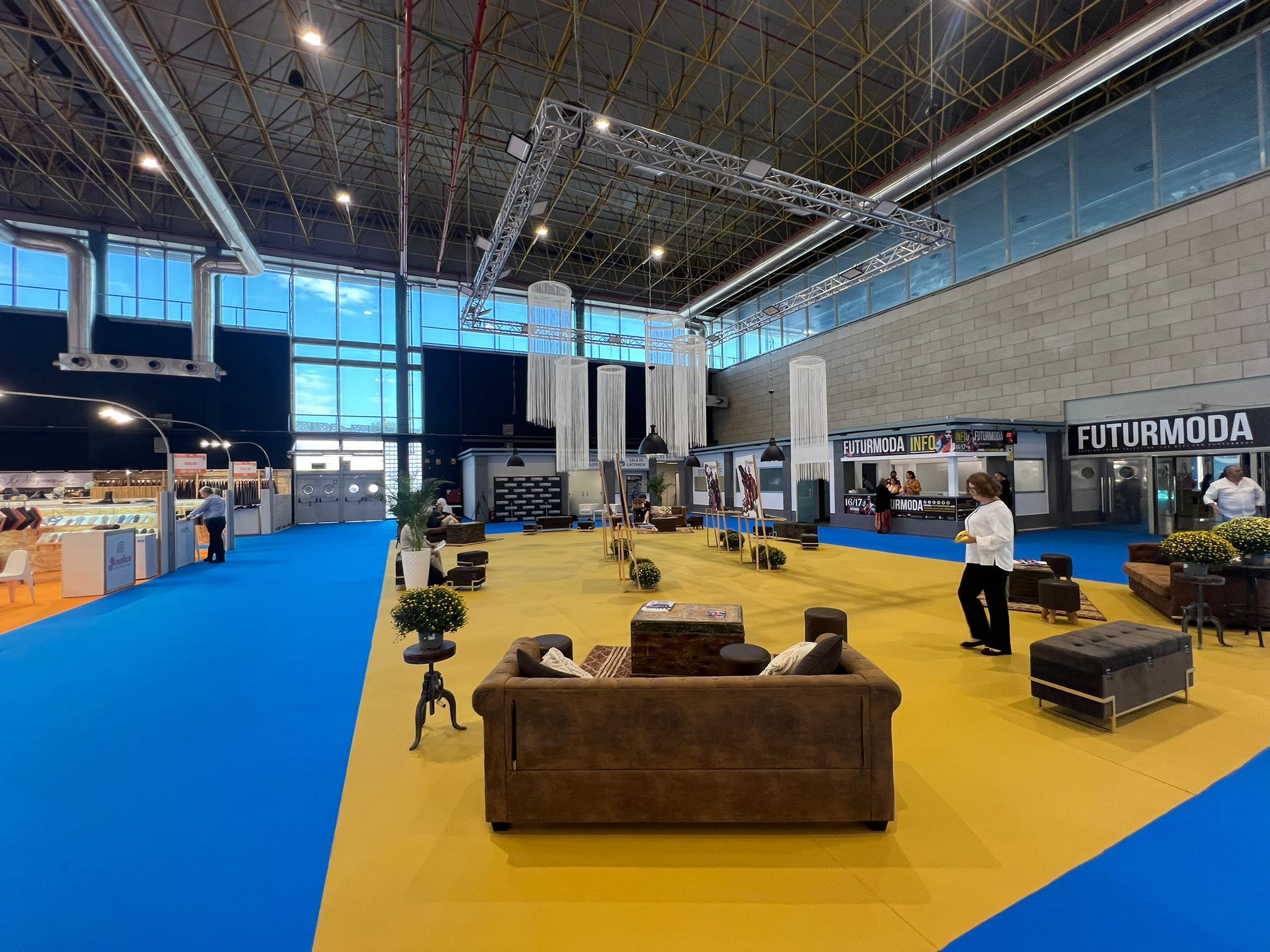 Montaje de moquetas para stands en Ifema, Casa de Campo y alrededores